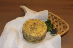 Губернский полутвердый сыр №47 с травами