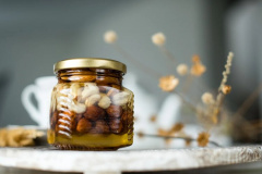 Мёд акации с орешками