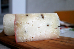 Козий сыр с сычуаньским перцем МДЖ 45%, 100гр