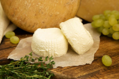 Сыр Томинни с зеленью 45% 1кг вес