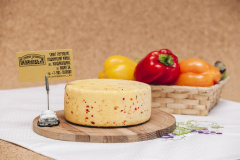 Губернский полутвердый сыр №45 с красной паприкой и перцем Чили!